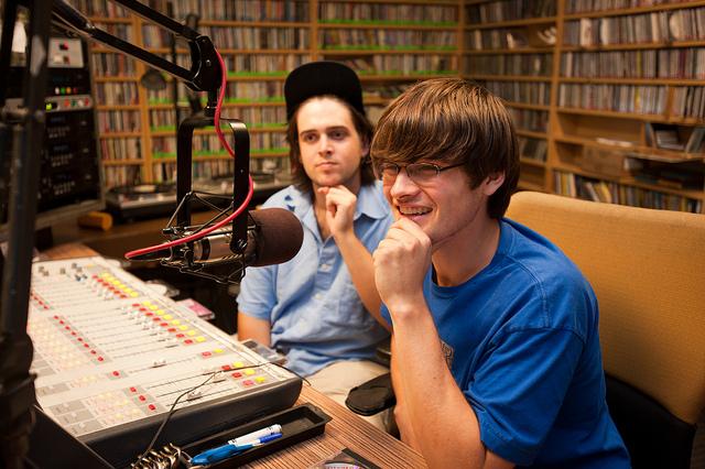 deux jeunes radio